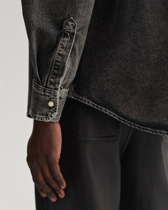 camisa jeans oversized com lavagem pesada N424C23 preto usado em GANT homens